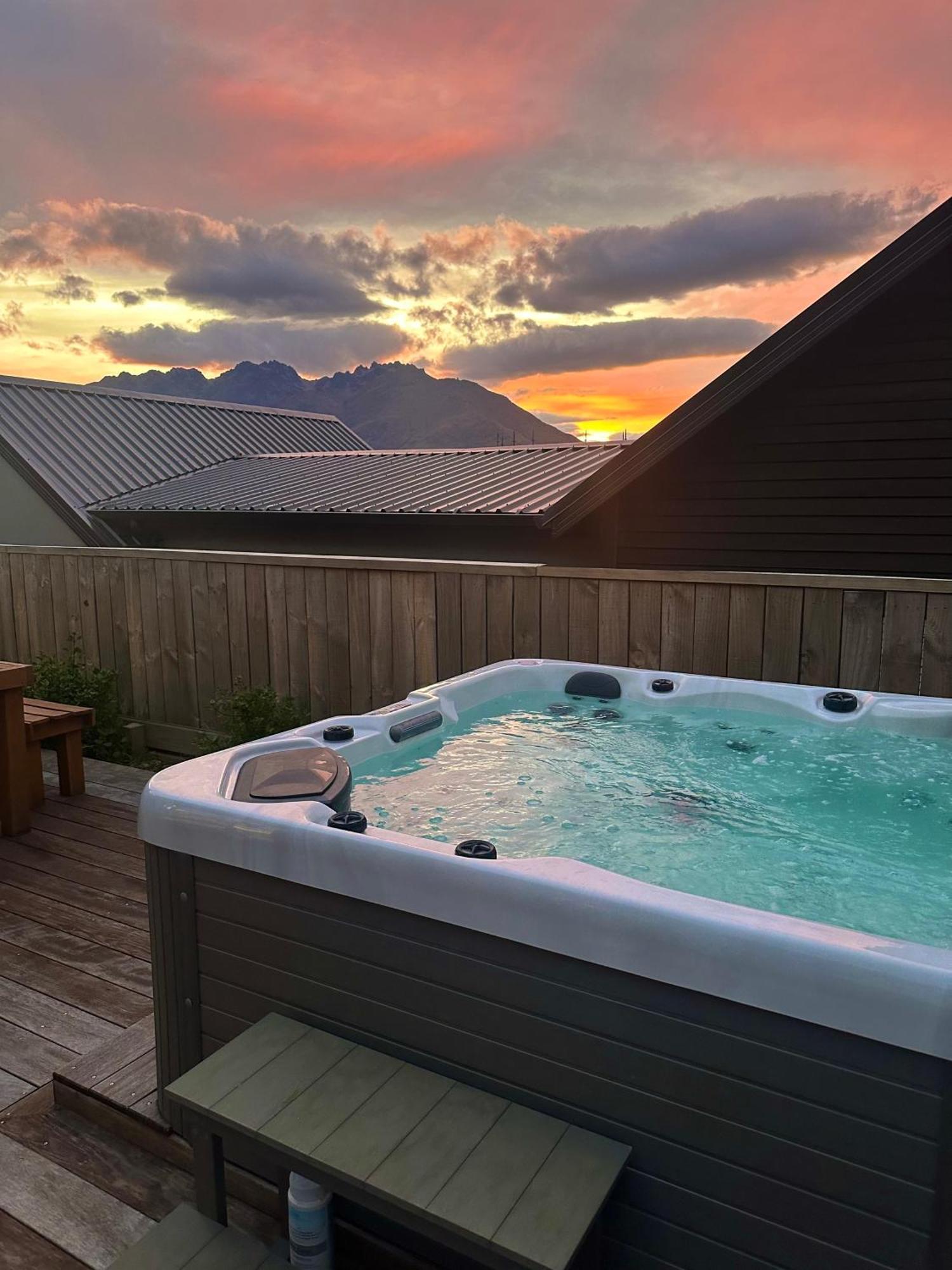 Remarkable View With Hot Tub Frankton Exterior foto